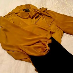 Banana Republic Gold Blouse 👚